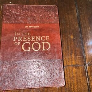 In the Presence of God - 366 Devotions - Daily Bible Verse, LuxLeather
